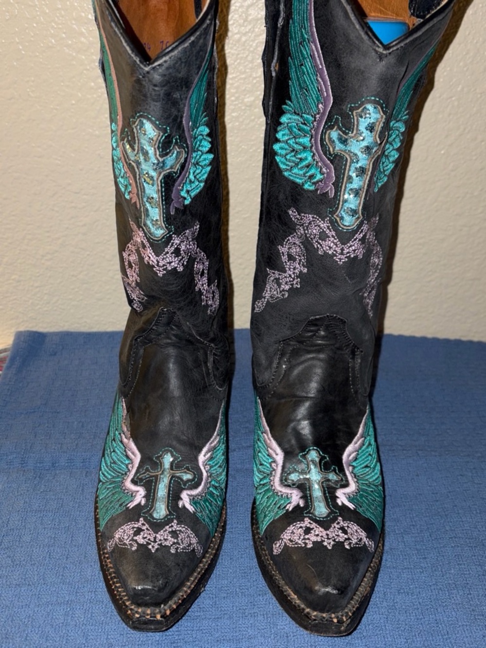 Black Women's Embroidered Winged Heeled Cowboy Boots - Picture 2 of 4